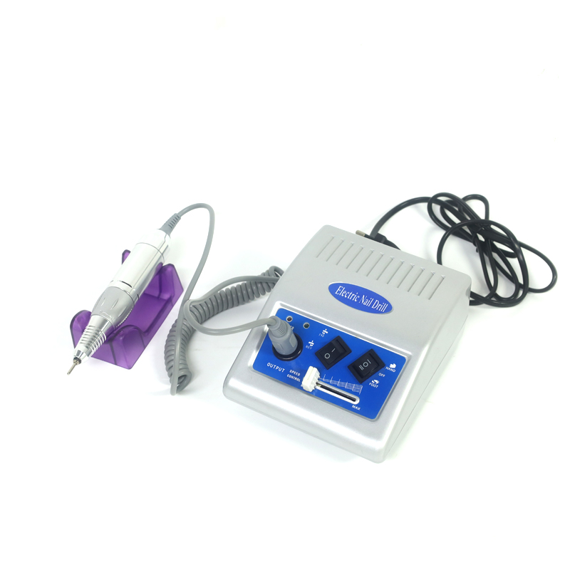 Lima de unhas operada com o pé